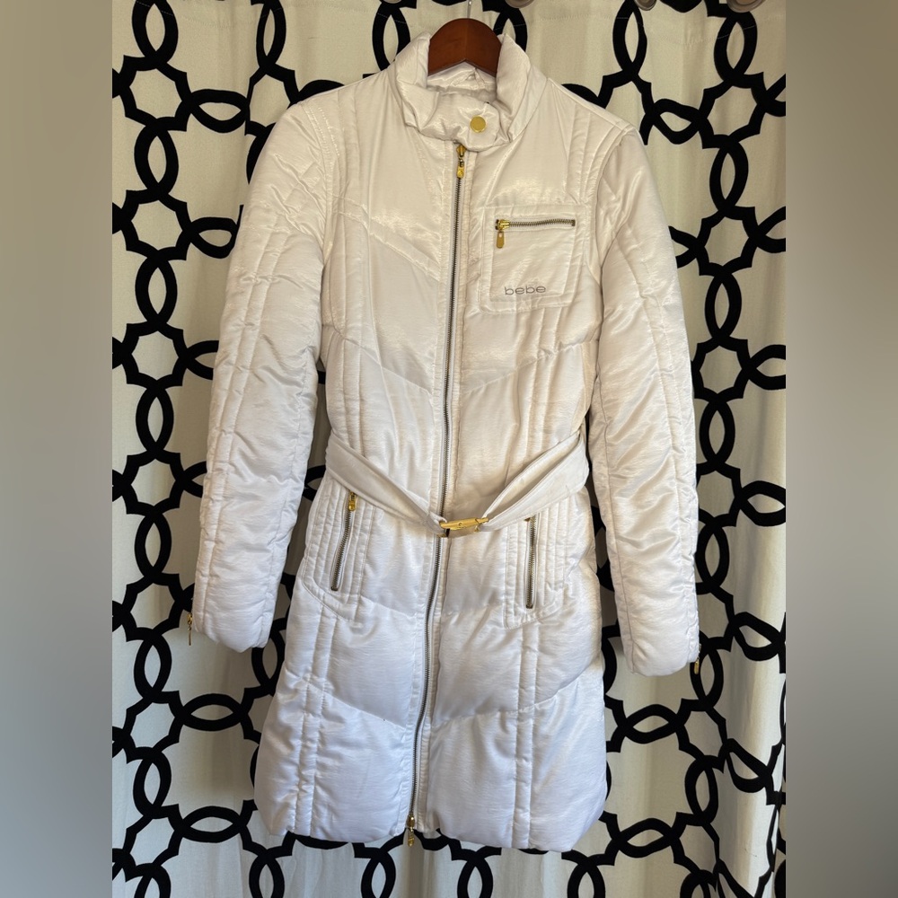 Bebe Women's Elegant White Puffer Coat, size M
